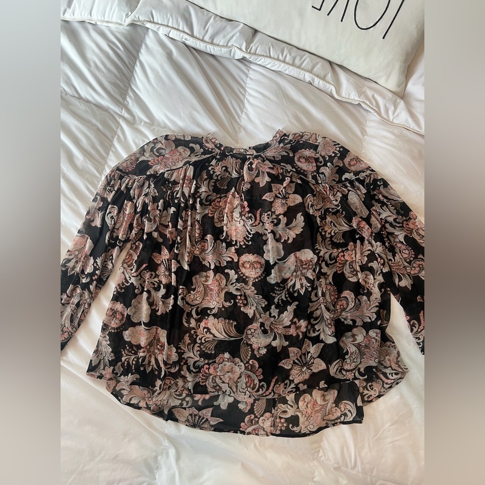 Women’s blouse - I think it’s a medium. It fits like a medium